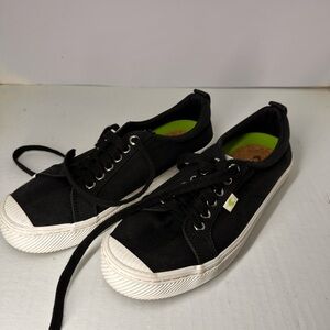 Cariuma Black and White Women's 9.5 Sustainable Sneakers